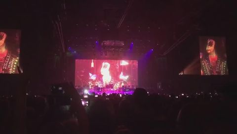 KISS live, Gene Simmons KISS live, Gene Simmons