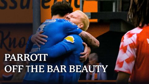 Troy Parrott with a screamer for AZ Alkmaar!